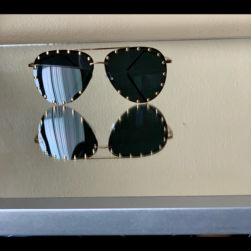 Women’s aviators sunglasses 😎